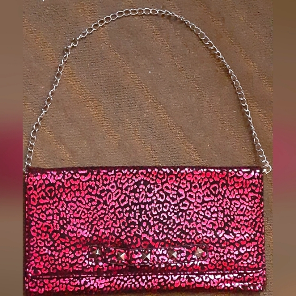 Betsy Johnson med/lrg metallic hot pink/black clutch has strap silver hardware